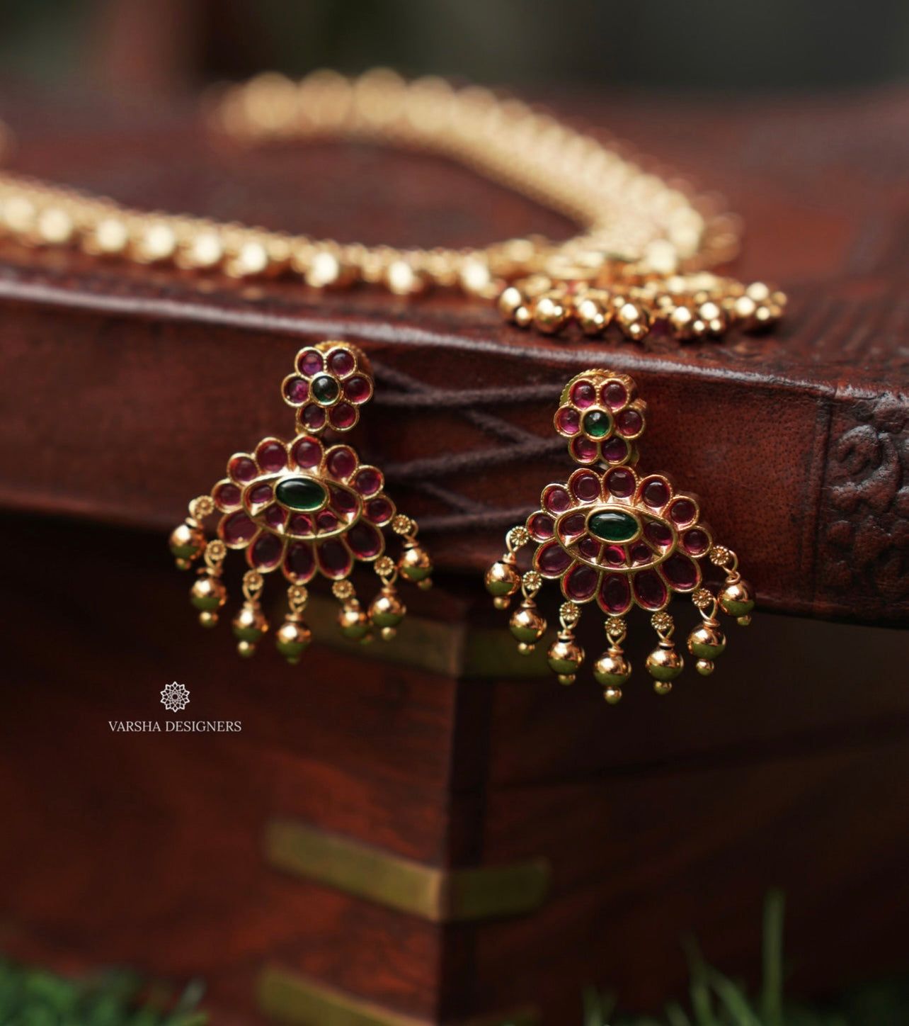 Antique Finish Kemp Attigai Necklace