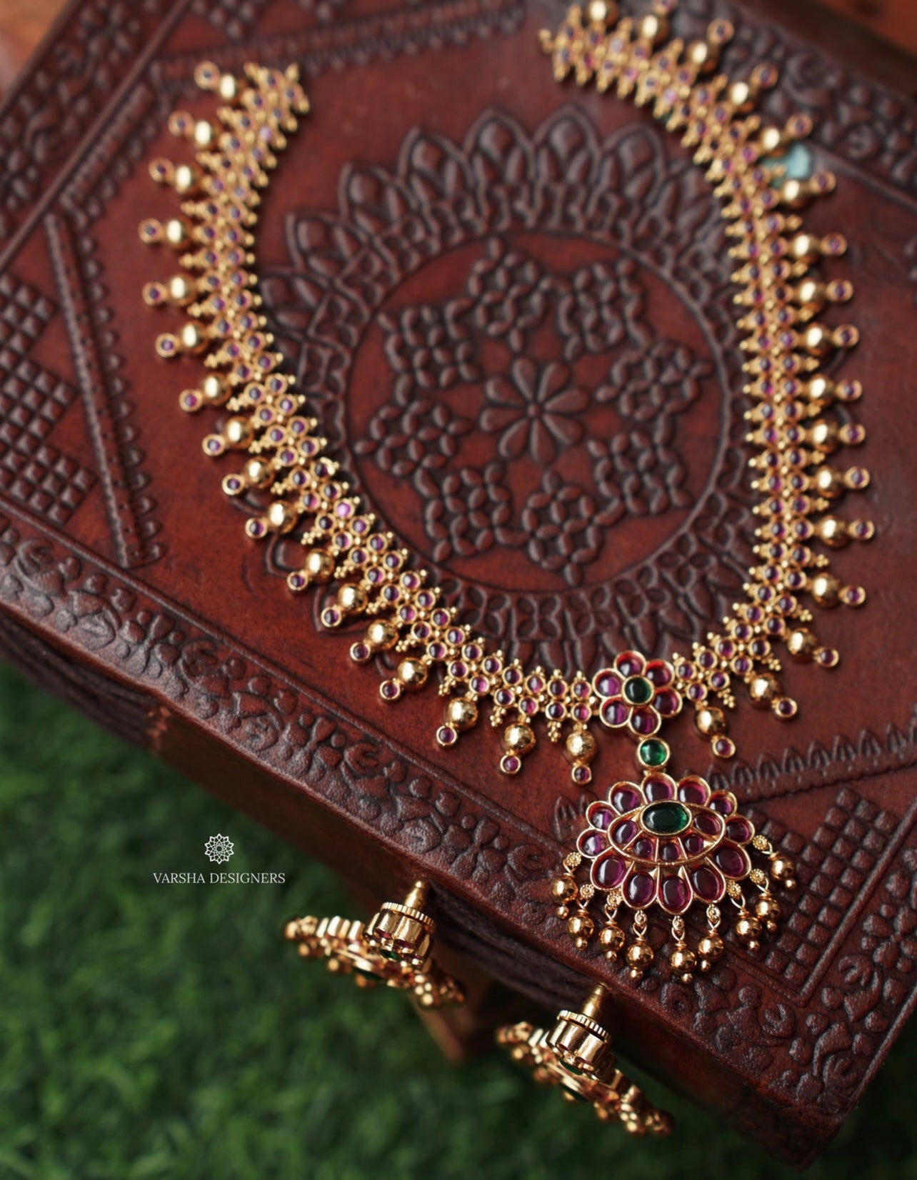 Antique Finish Kemp Attigai Necklace