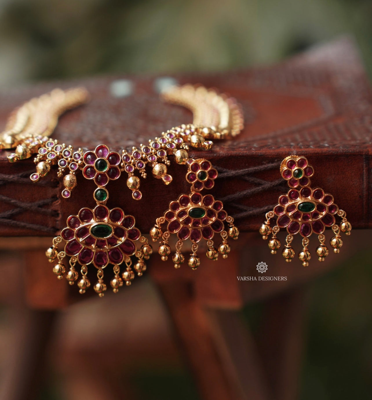 Antique Finish Kemp Attigai Necklace