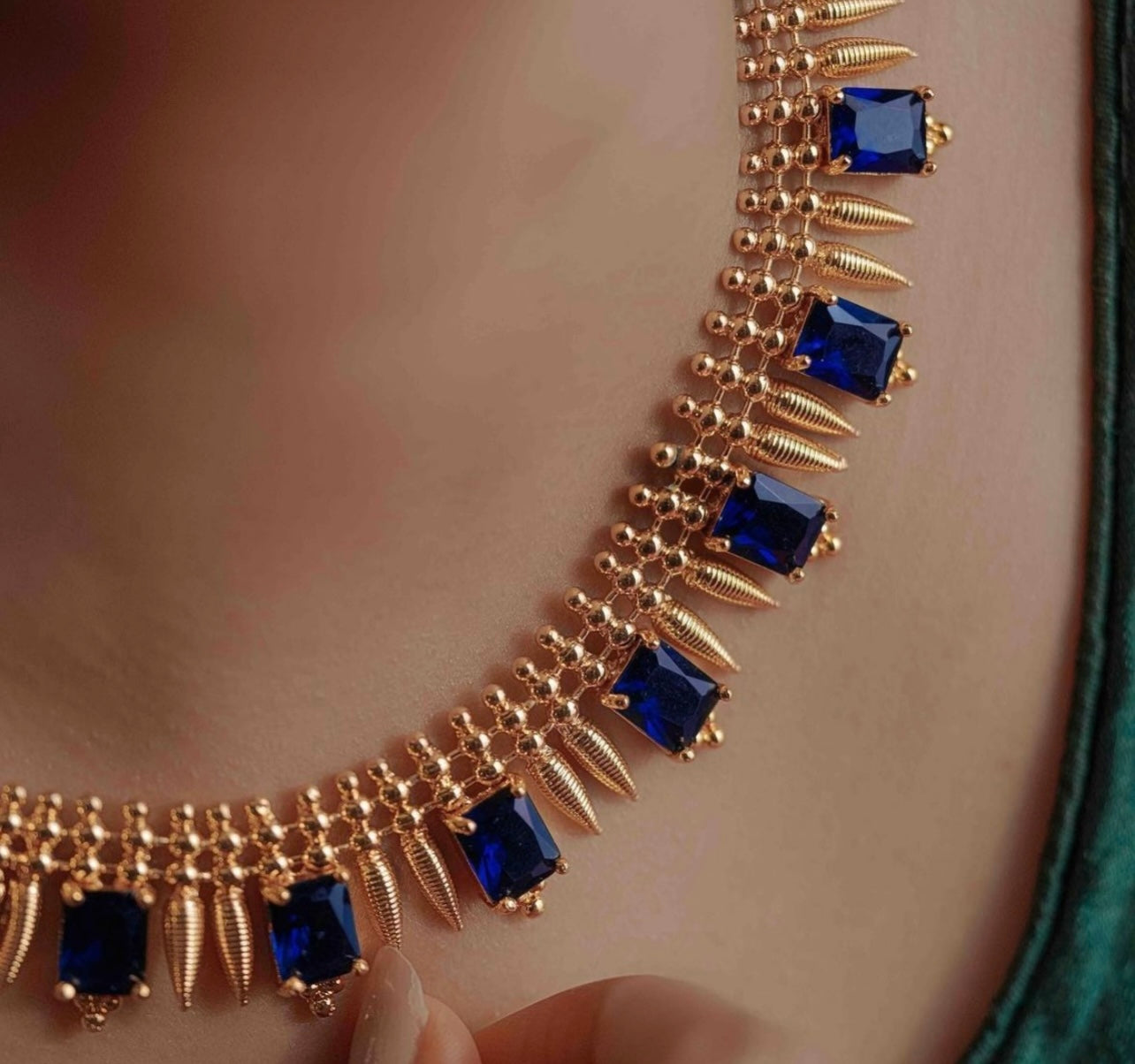 Antique Finish Sapphire Stone Necklace