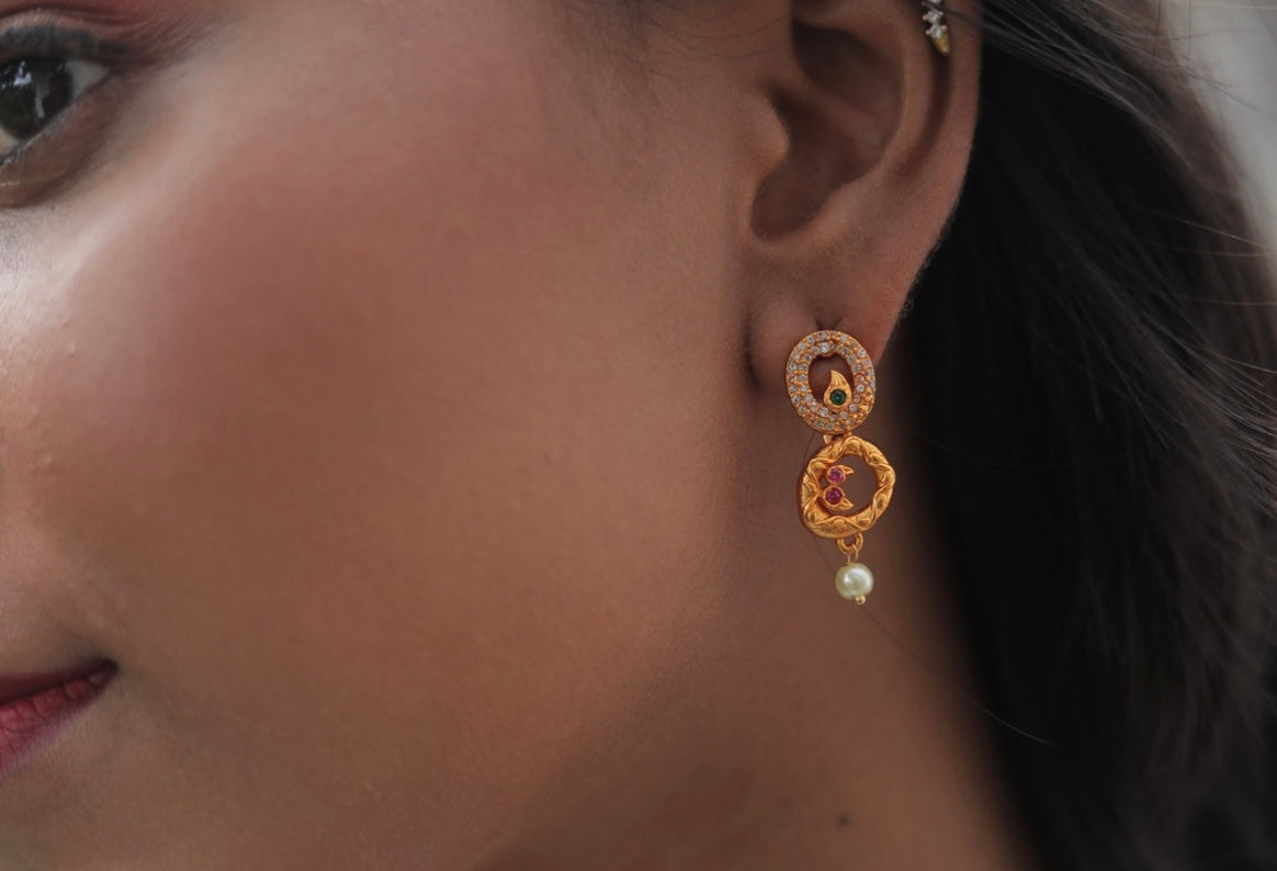 Asymmetric White Stone Necklace Set