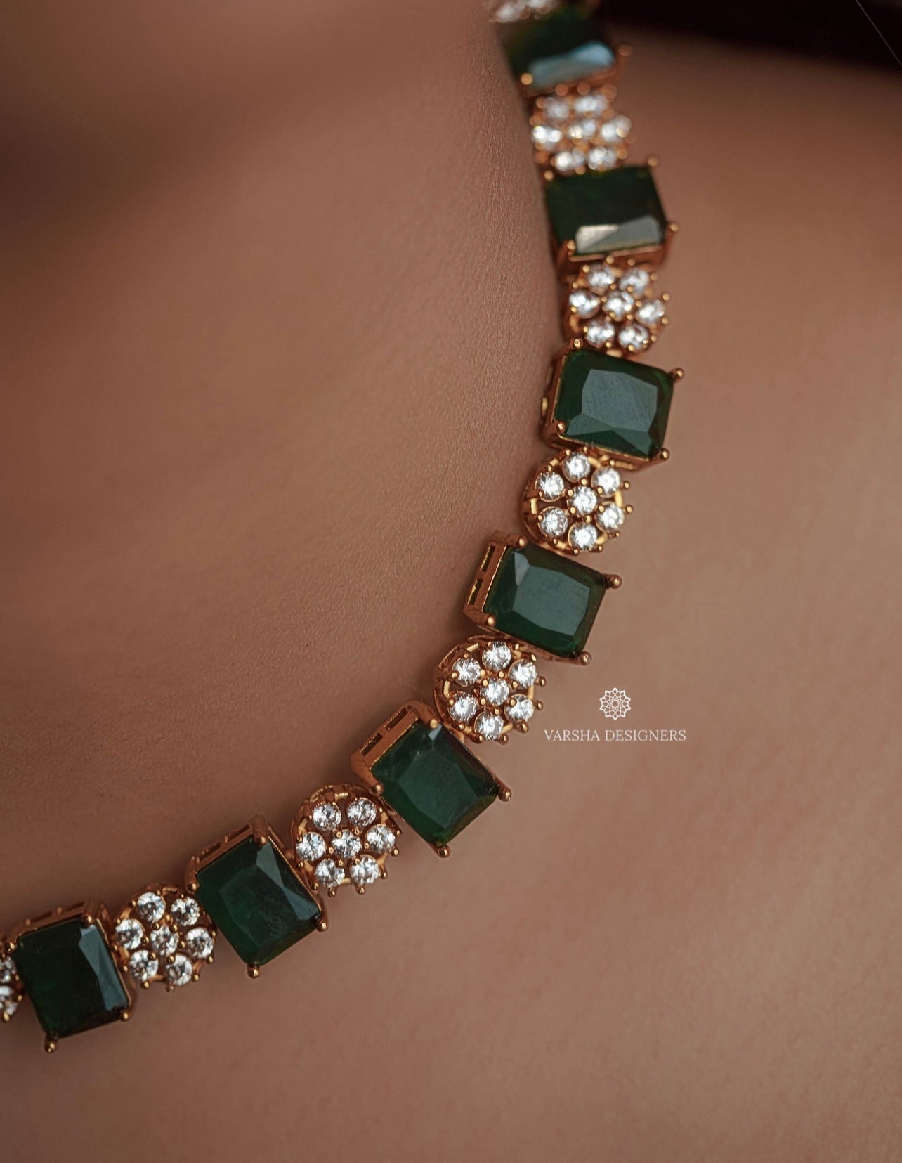 Classic Emerald and White Stone Necklace Set