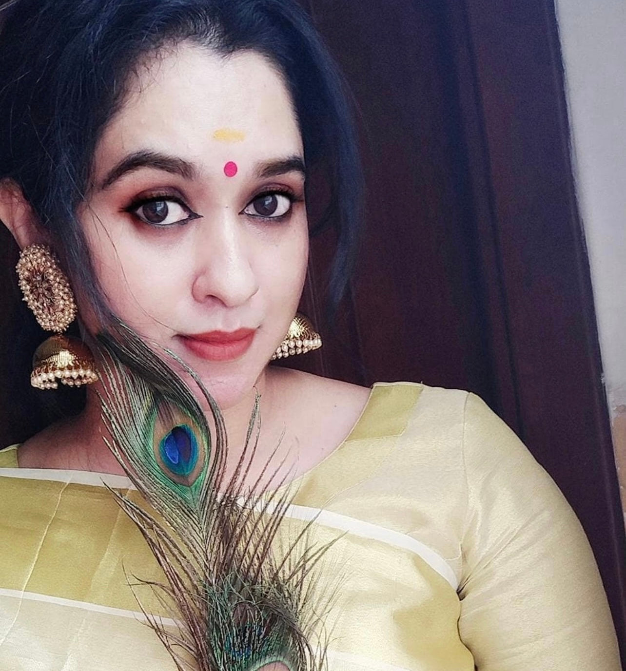 Cluster Pearl Big Jhumkas