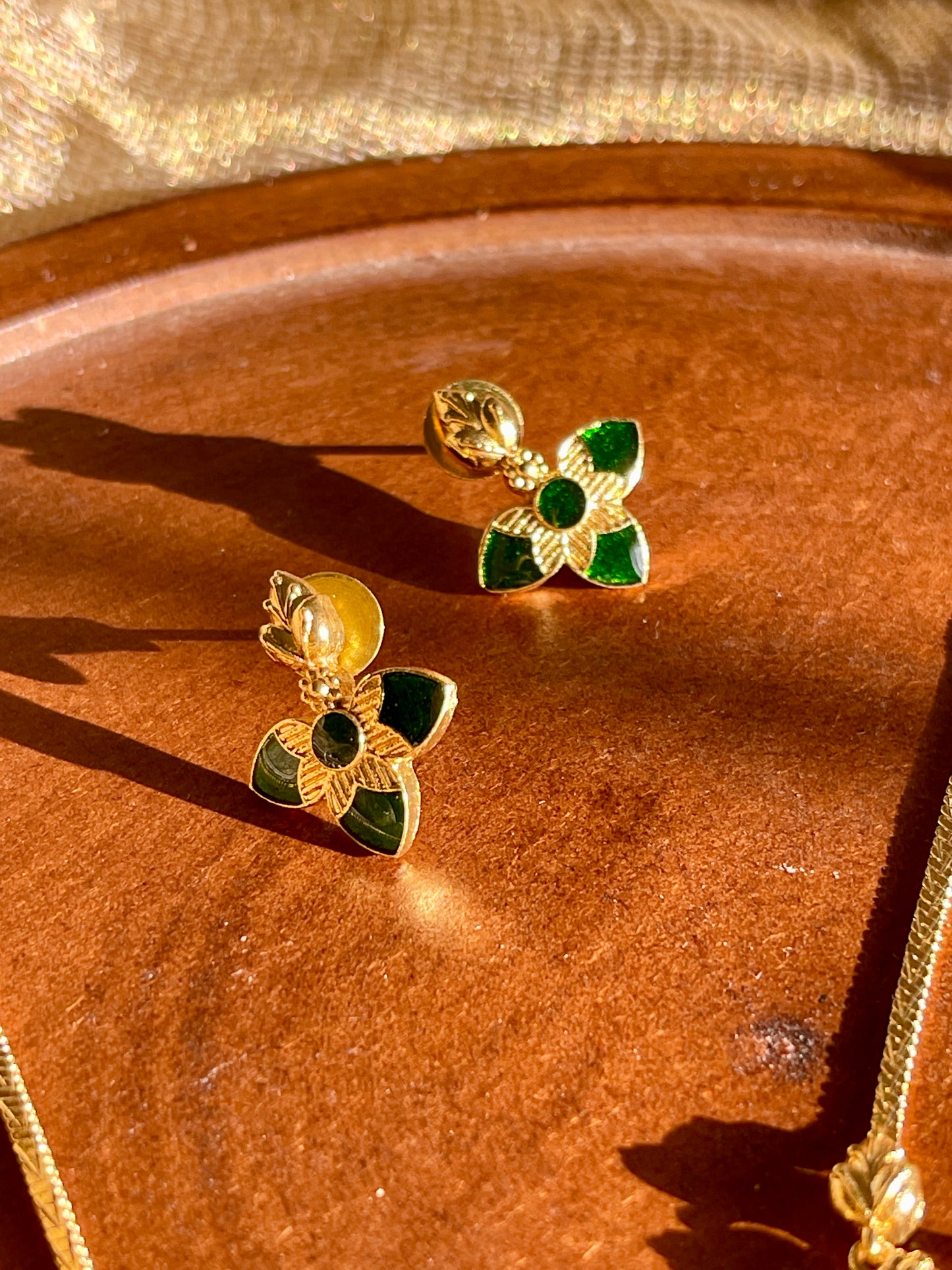 Floral Emerald Pendant Chain