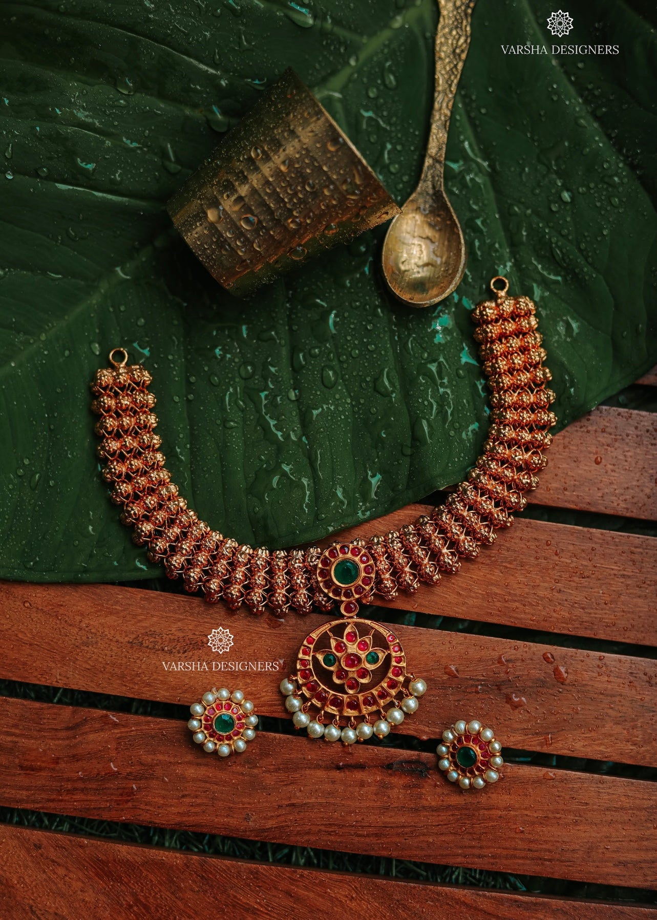 Floral Rivet Kemp Pendant Choker