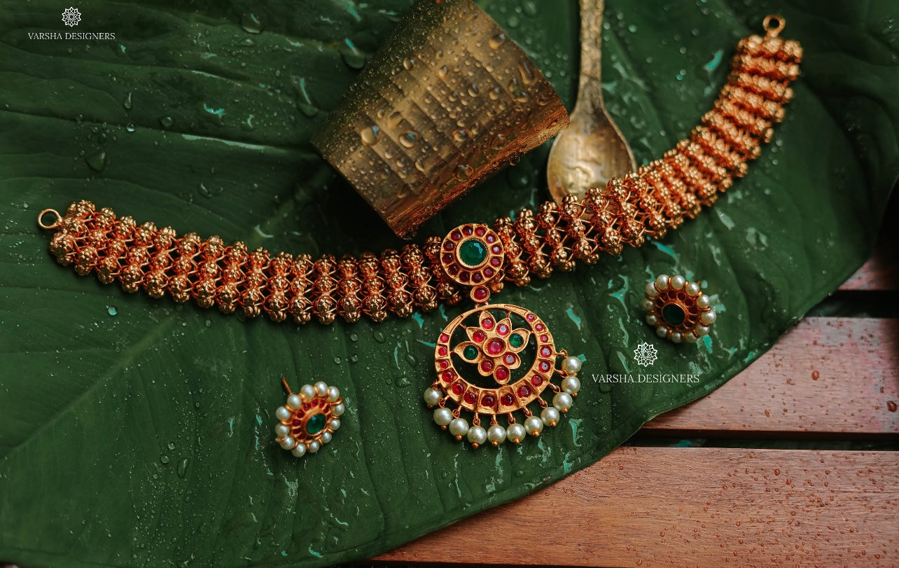 Floral Rivet Kemp Pendant Choker