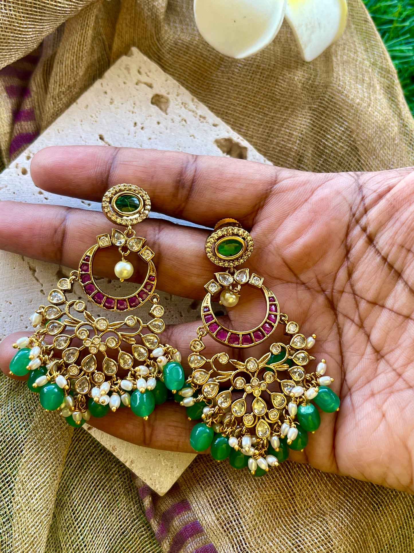 Jadau Emerald Chaandbaali
