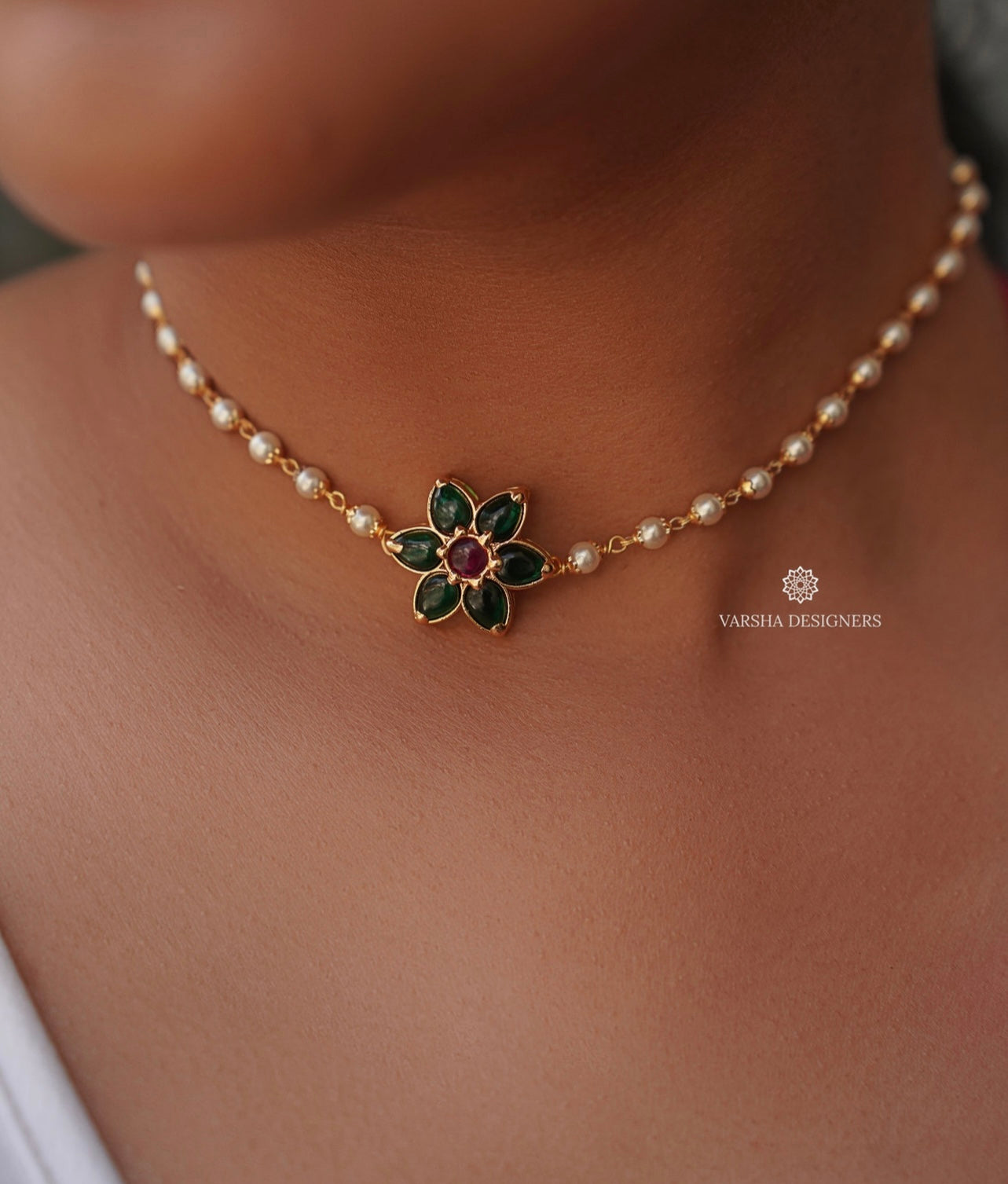 Single Line Kemp Pendant Pearl Choker