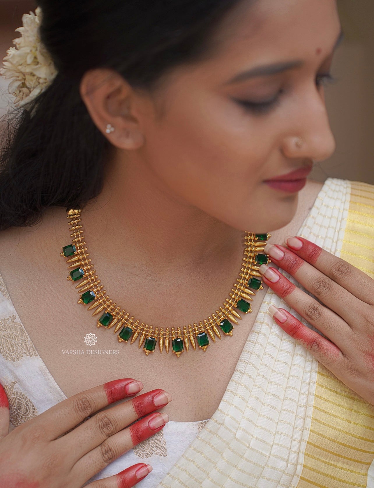 Spike Design Emerald Stone Necklace