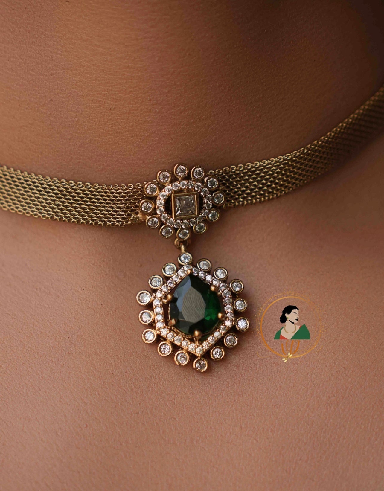 Stylish Emerald and White Stone Band Choker