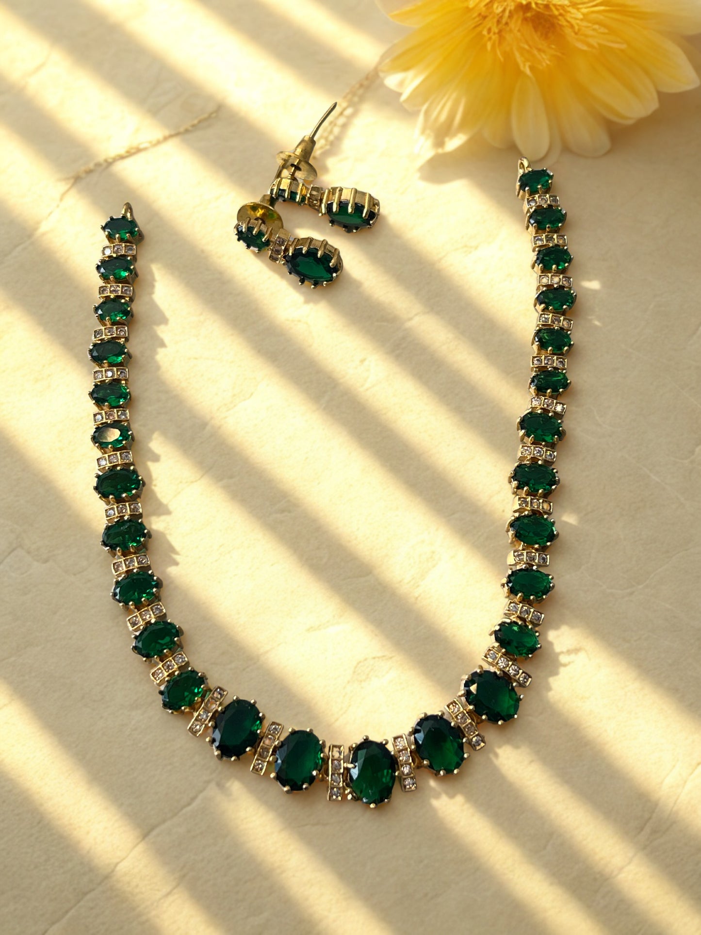 Emerald & White Stone Necklace Set