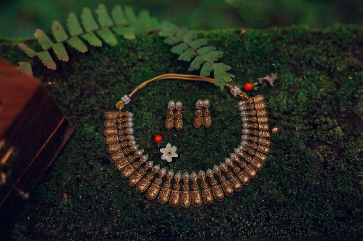 Simple Pearl Rivet Necklace