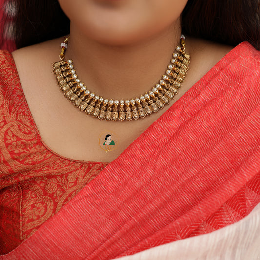 Simple Pearl Rivet Necklace