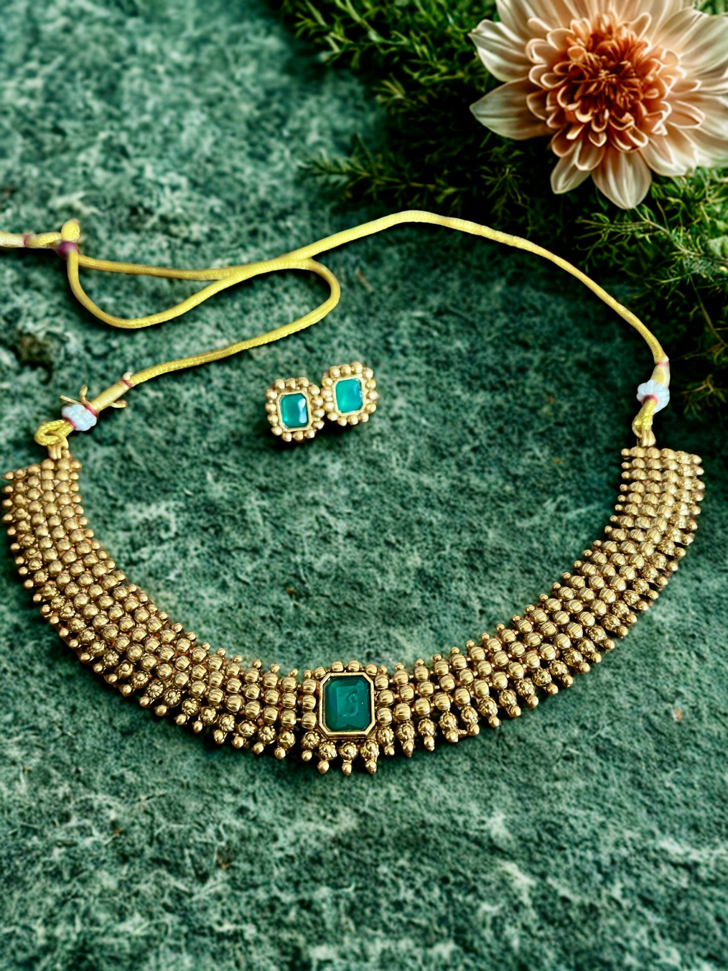 Simple Emerald Stone Necklace Set