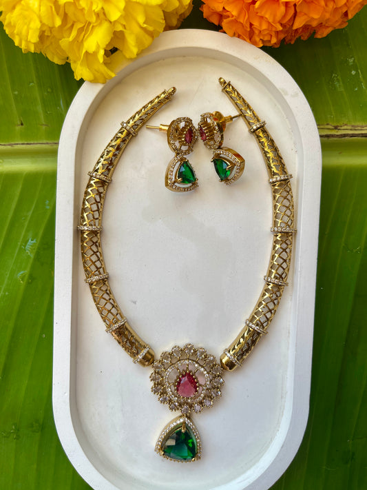 Emerald Teardrop Hasli Necklace Set