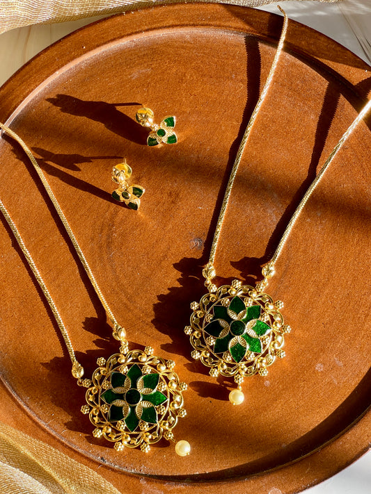 Floral Emerald Pendant Chain