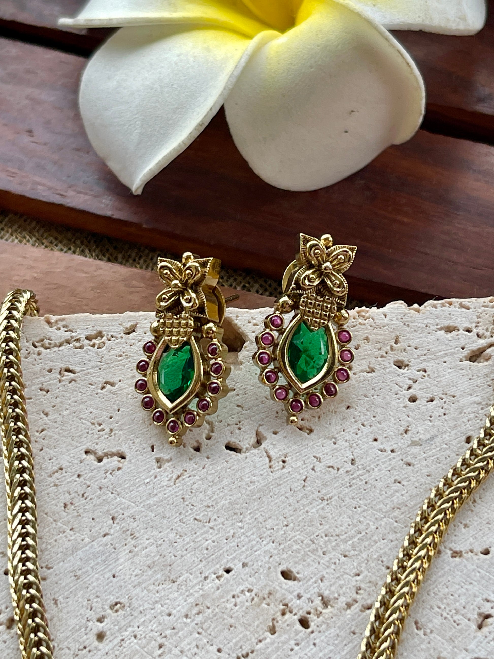 Gold Look Alike Palakka Necklace