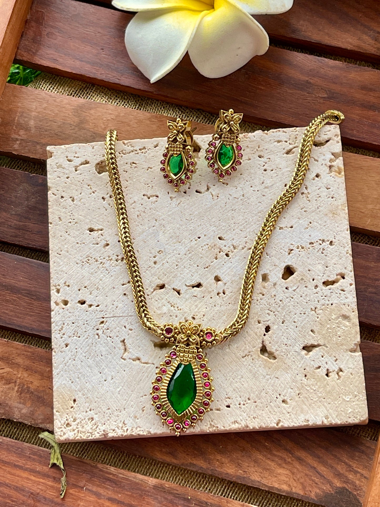 Gold Look Alike Palakka Necklace