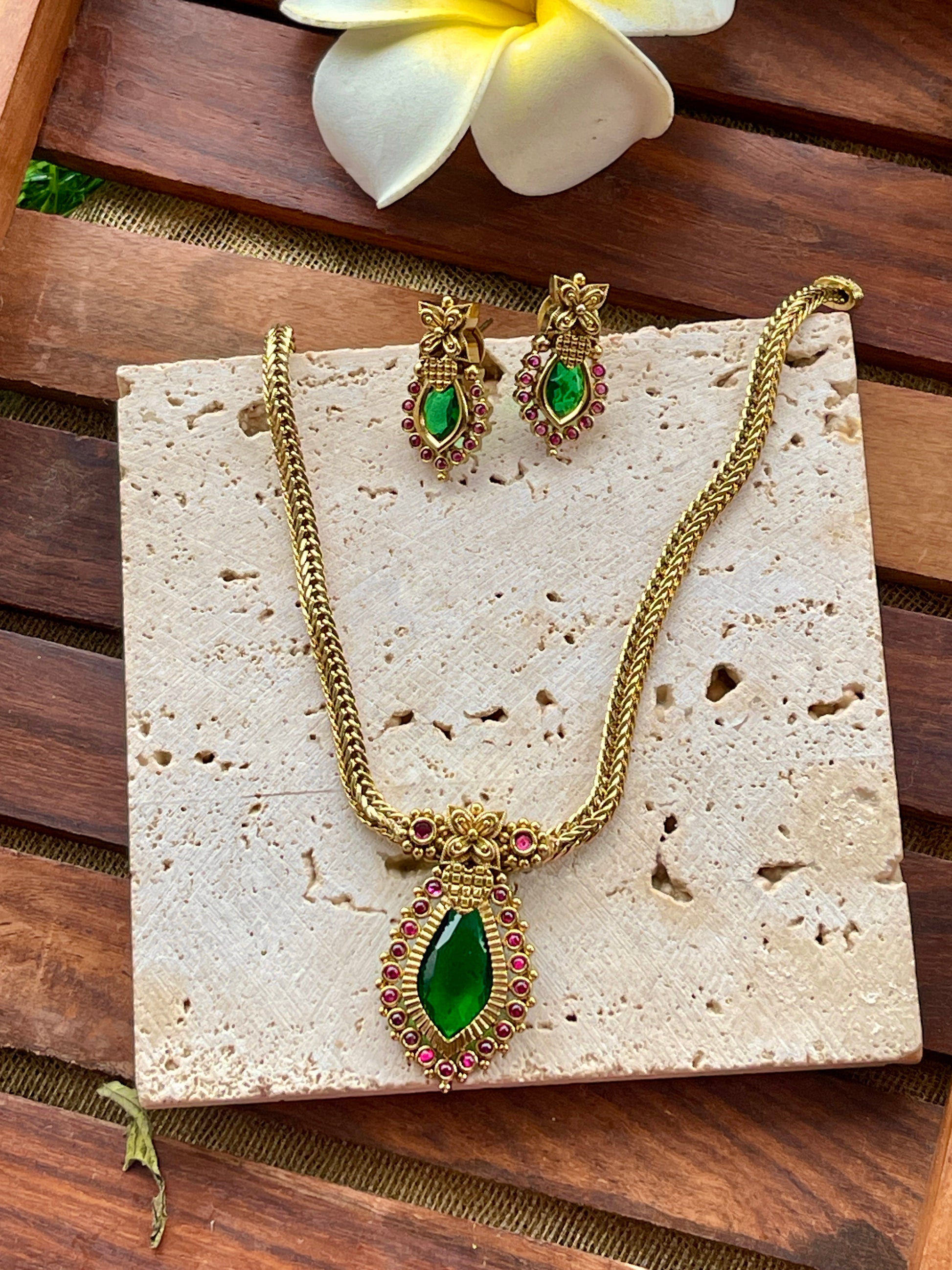 Gold Look Alike Palakka Necklace