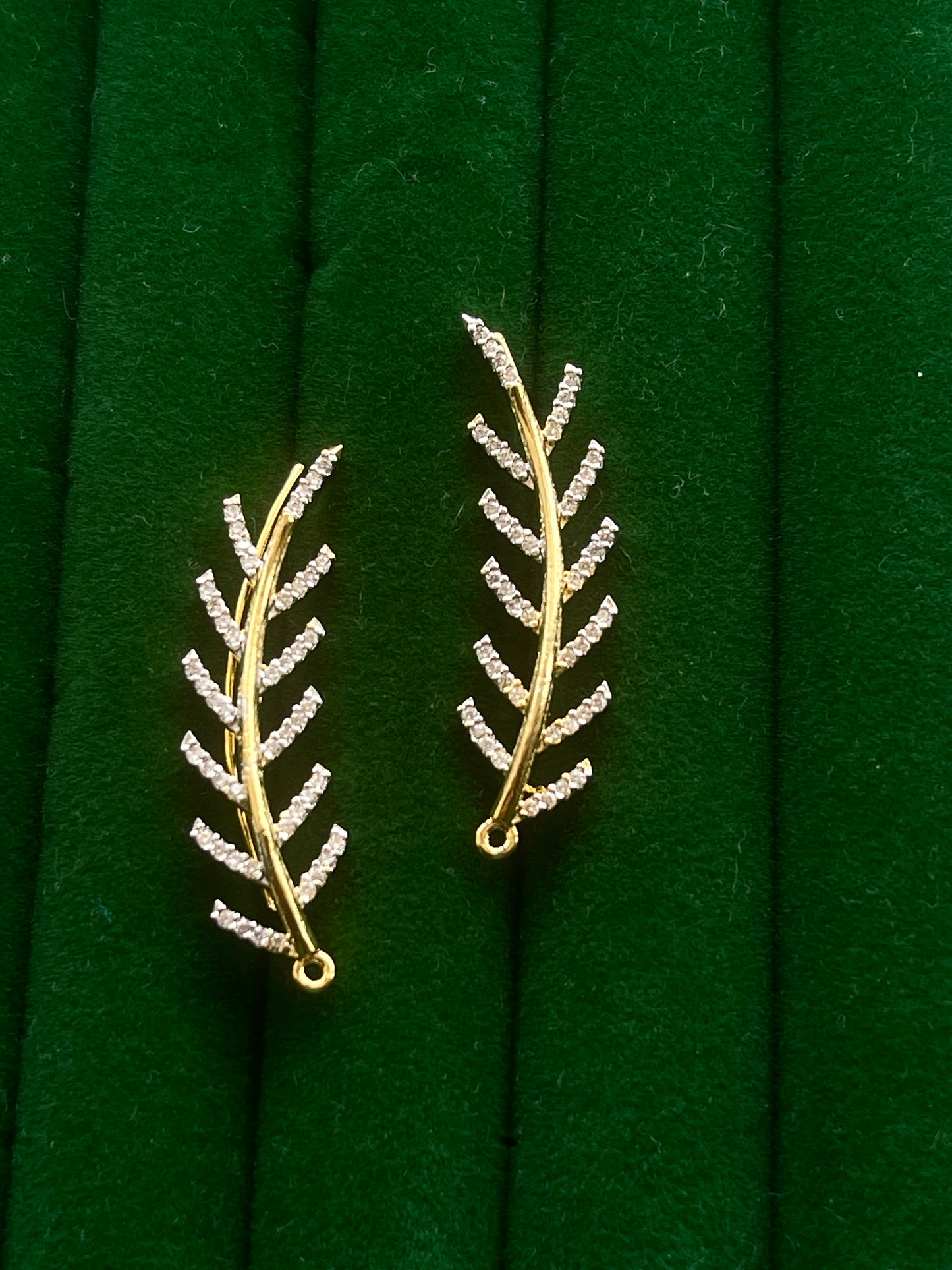 WHITE STONE EAR CUFF/ EARRINGS