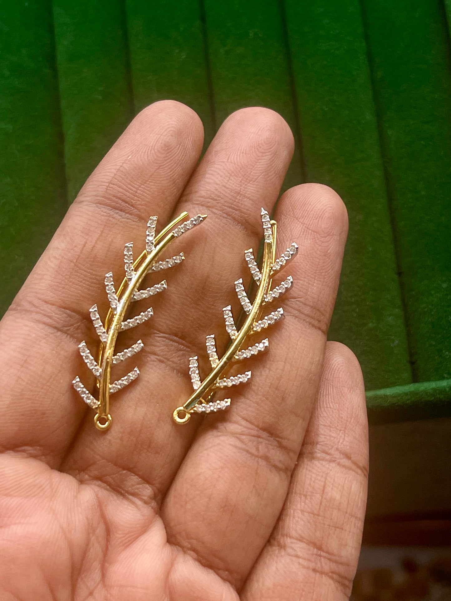WHITE STONE EAR CUFF/ EARRINGS