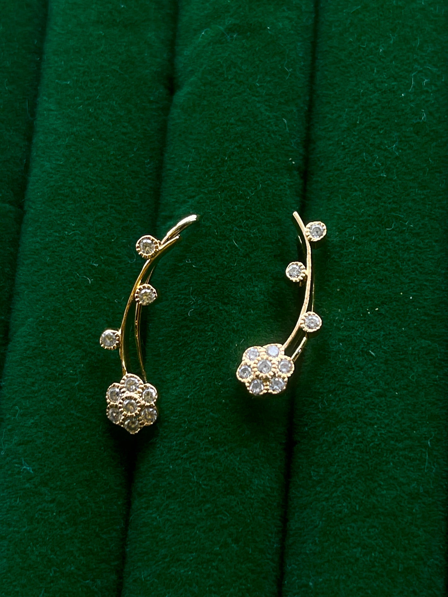 Adorable EARCUFF/ EARRINGS