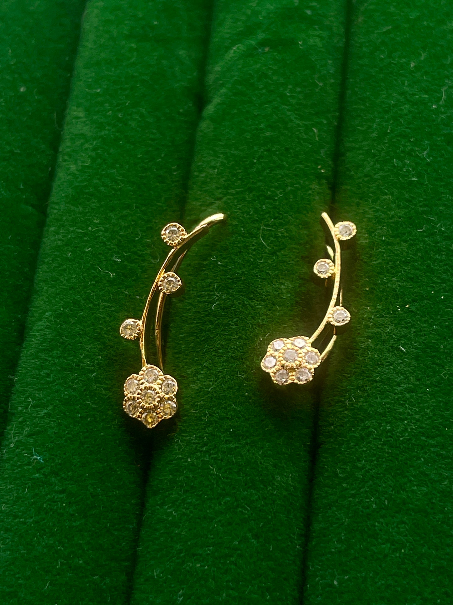 Adorable EARCUFF/ EARRINGS
