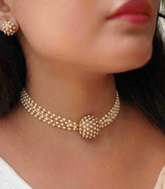 Stunning Pearl Choker