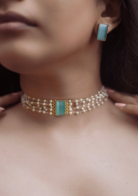 Attractive Cluster Pearl Choker