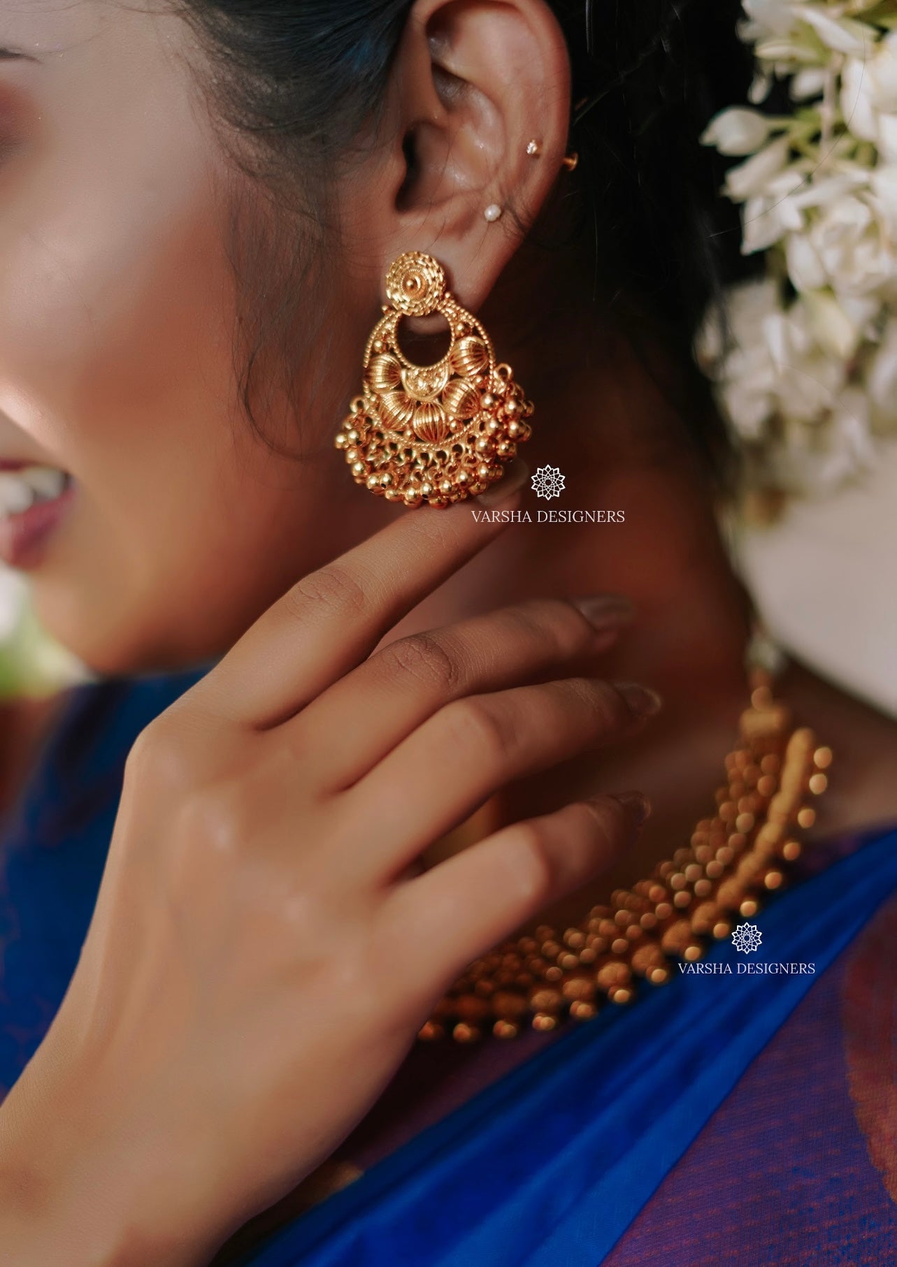 Matte Finish Golden Gungru Necklace Set