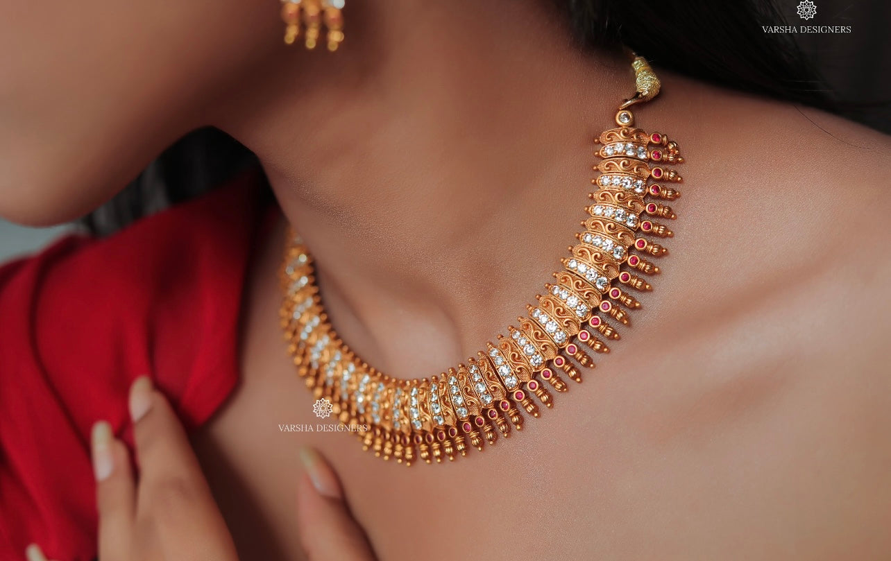 Matte Finish White Stone Rivet Necklace Set