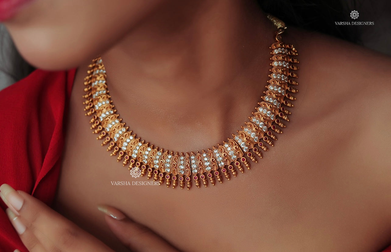 Matte Finish White Stone Rivet Necklace Set