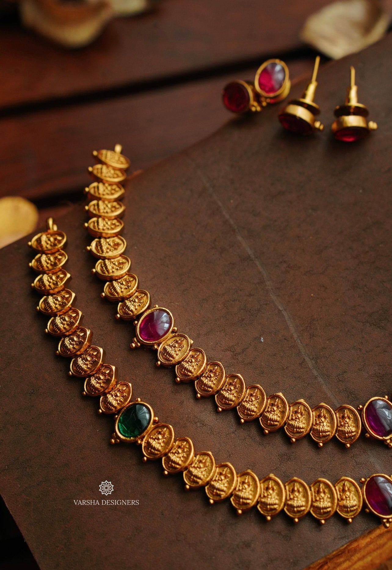 Simple Lakshmi Devi Kasu Necklace Set
