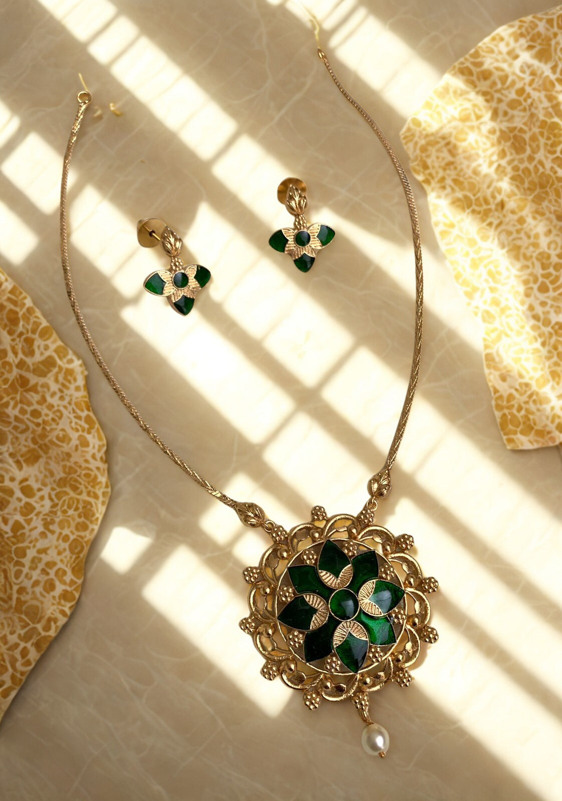 Floral Emerald Pendant Chain