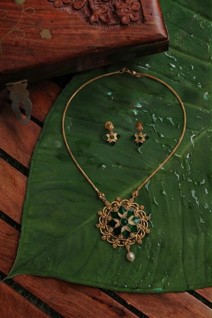 Floral Emerald Pendant Chain